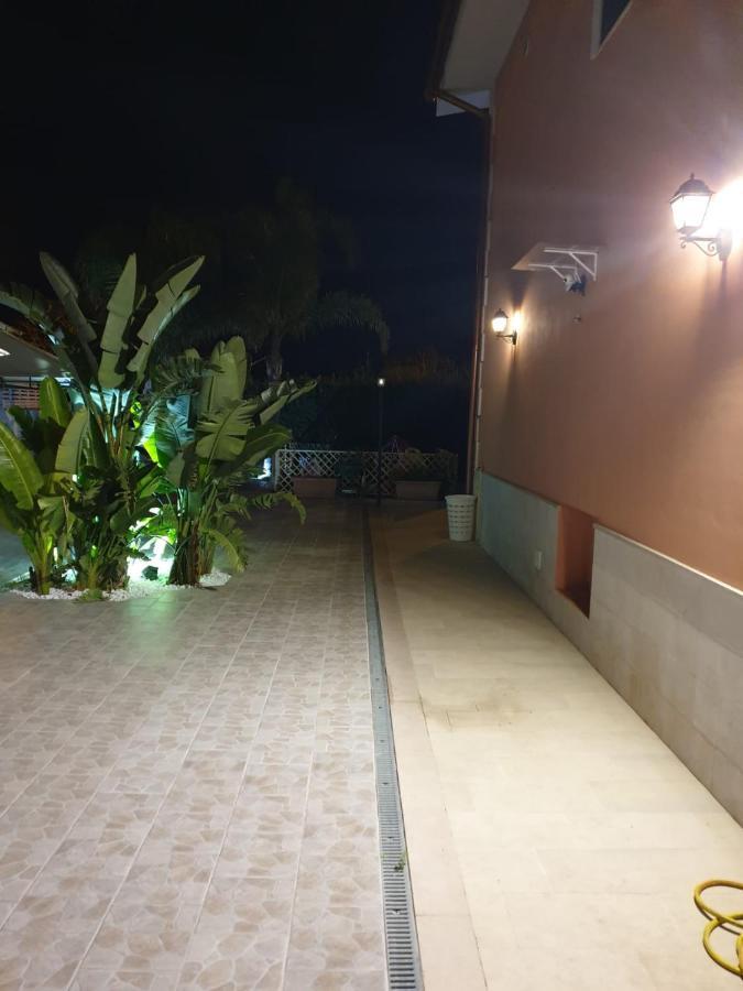 Bed And Breakfast Villa Fatima Trani Dış mekan fotoğraf